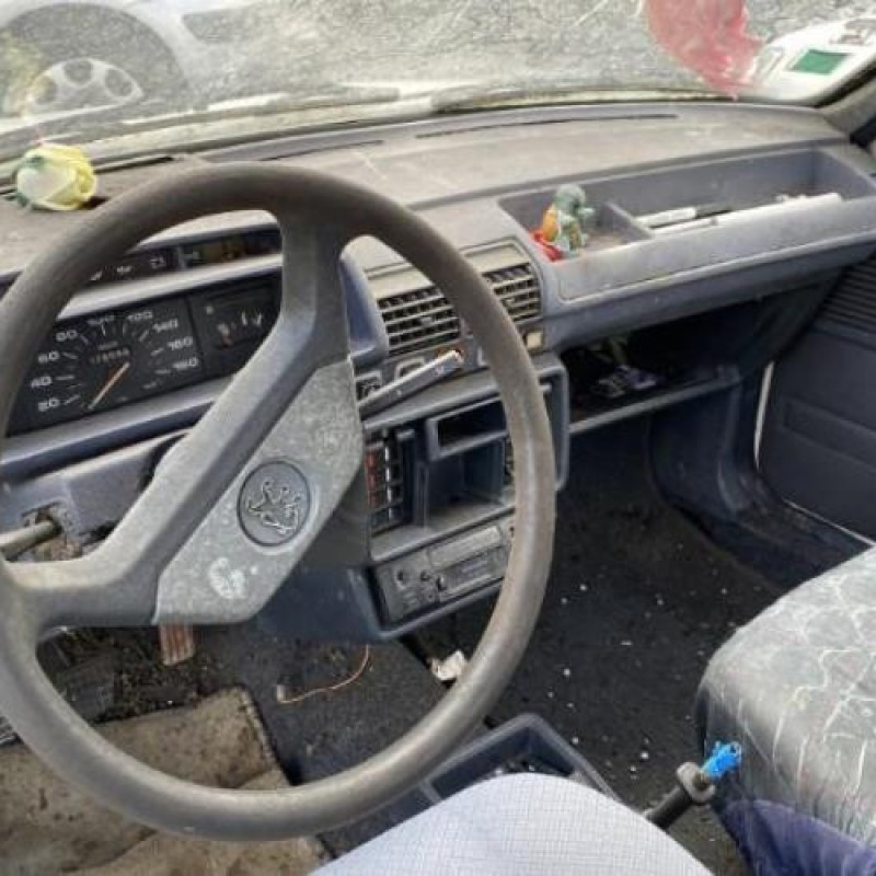 Serrure avant droit PEUGEOT 205 Photo n°18