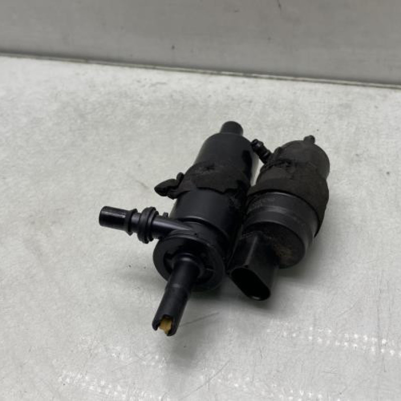 Pompe lave glace avant AUDI TT 3 Photo n°4