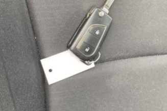 Serrure avant droit TOYOTA YARIS 3