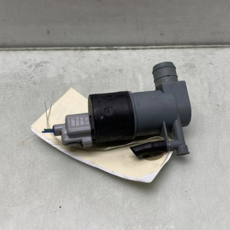 Pompe lave glace arriere TOYOTA YARIS 3 Photo n°2