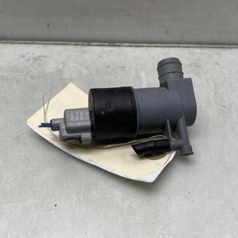 Pompe lave glace arriere TOYOTA YARIS 3 Photo n°3