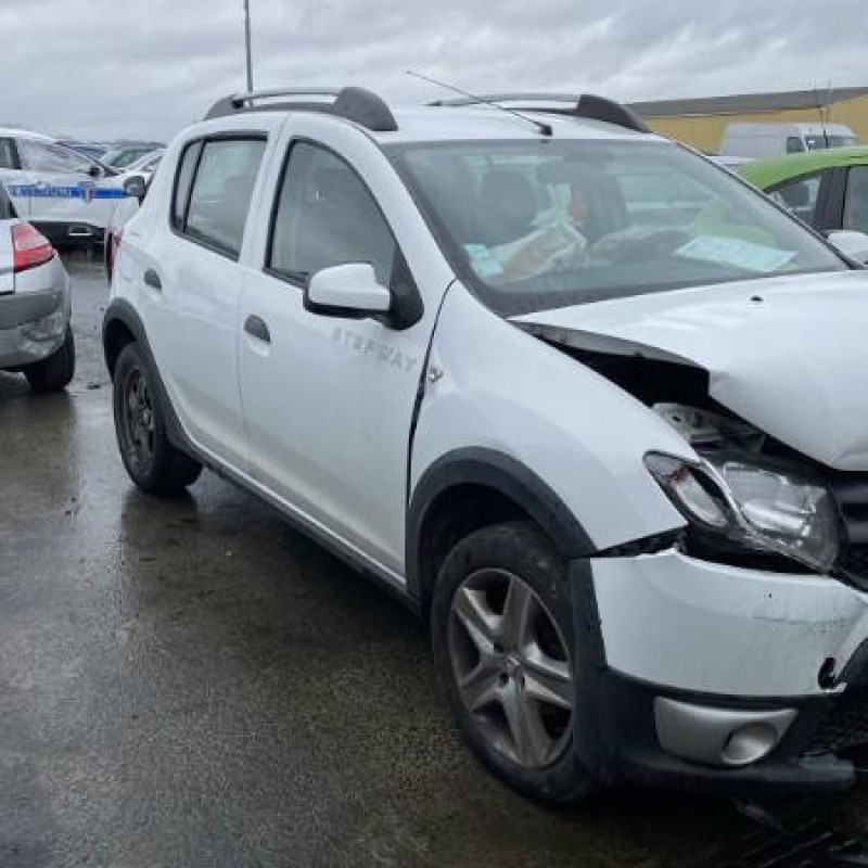 DACIA SANDERO 2 PHASE 1 0.9i - 12V TURBO TCE 90 Photo n°3