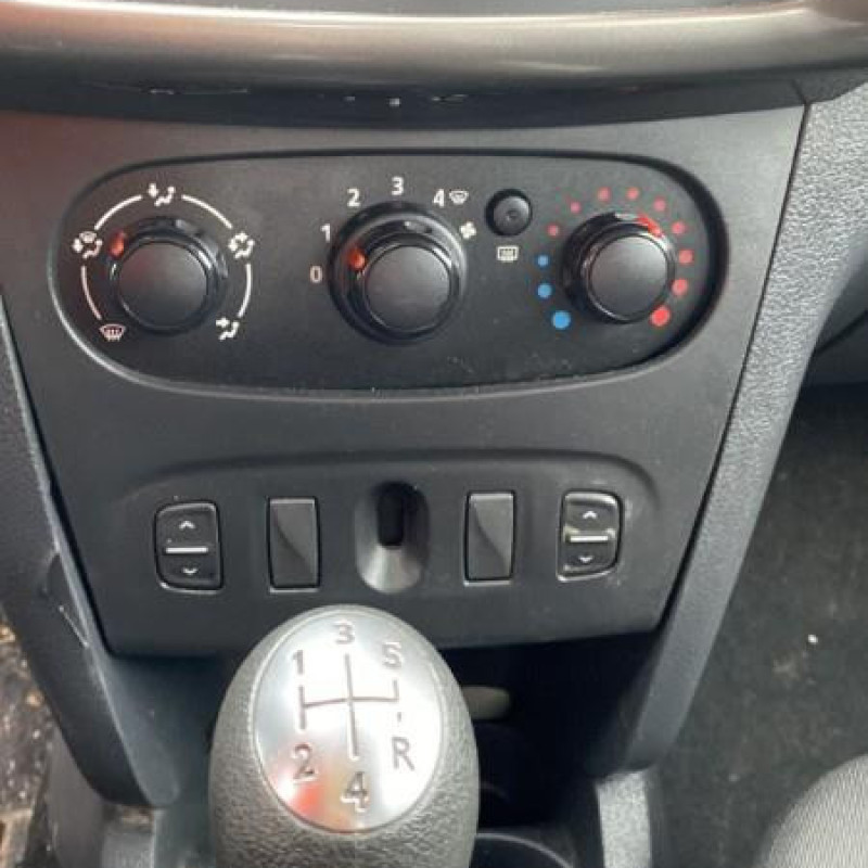 DACIA SANDERO 2 PHASE 1 0.9i - 12V TURBO TCE 90 Photo n°8