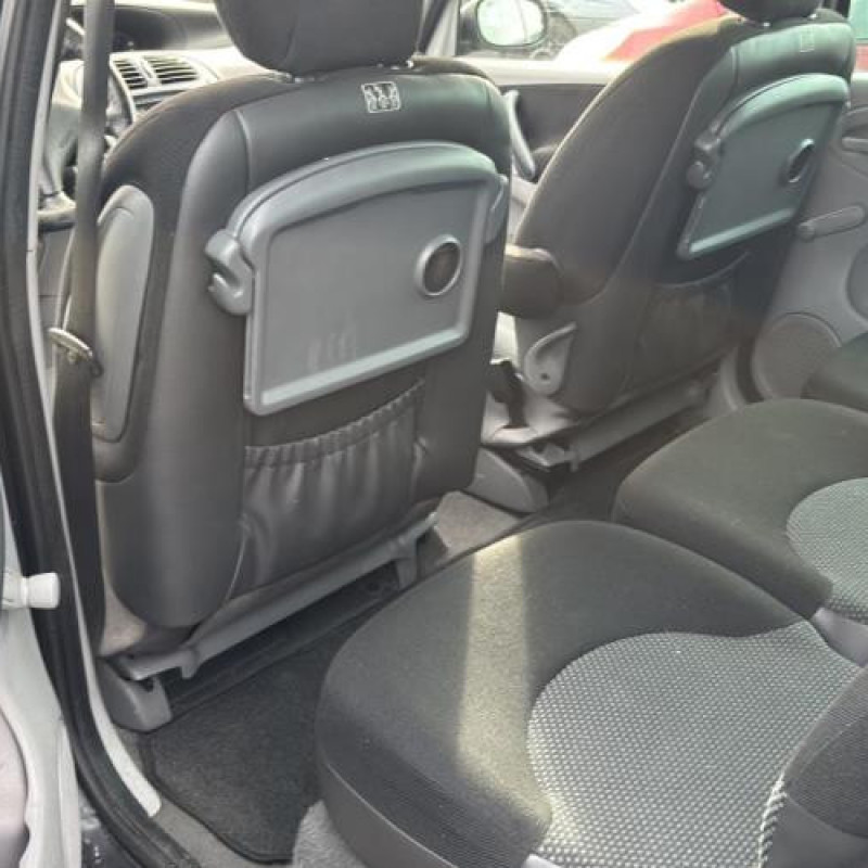 Moteur CITROEN XSARA PICASSO Photo n°11