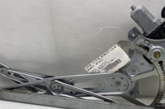 Leve vitre electrique avant droit TOYOTA YARIS 3 Photo n°1