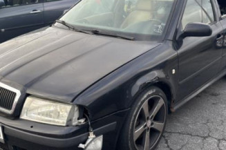 Serrure avant droit SKODA OCTAVIA 1