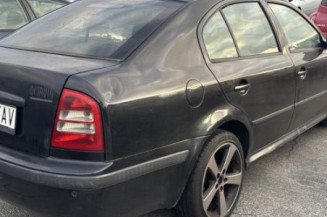 Serrure avant droit SKODA OCTAVIA 1