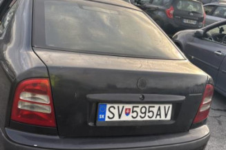 Serrure avant droit SKODA OCTAVIA 1
