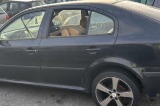 Serrure avant droit SKODA OCTAVIA 1