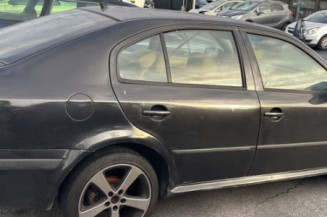 Serrure avant droit SKODA OCTAVIA 1