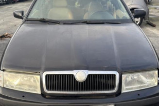 Serrure avant droit SKODA OCTAVIA 1