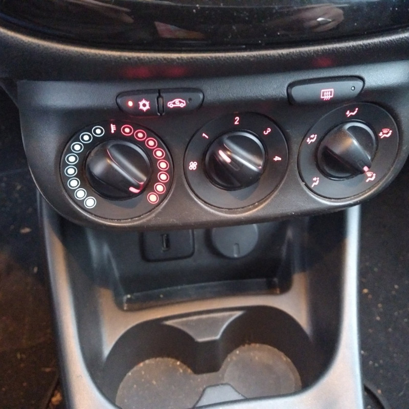 OPEL CORSA E 1.4i - 16V Photo n°8