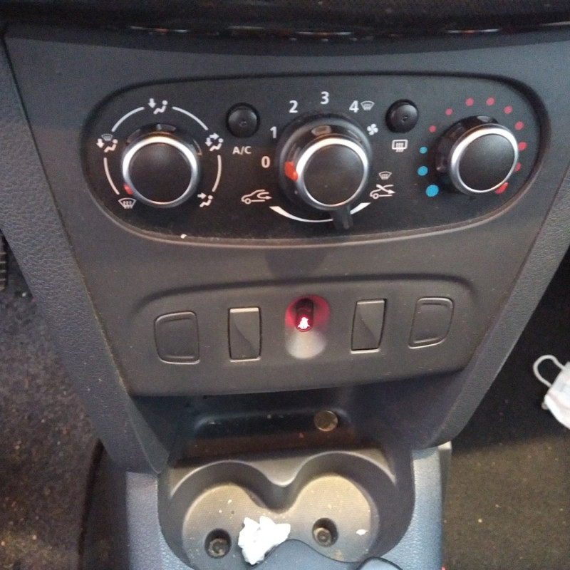 DACIA SANDERO 2 PHASE 1 0.9i - 12V TURBO TCE 90 Photo n°8