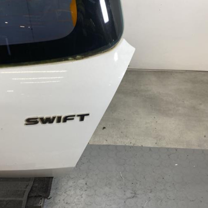 Malle/Hayon arriere SUZUKI SWIFT 3 Photo n°4