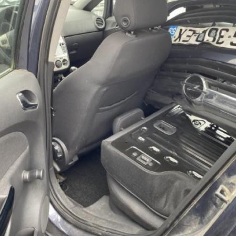 Moteur OPEL CORSA D Photo n°19