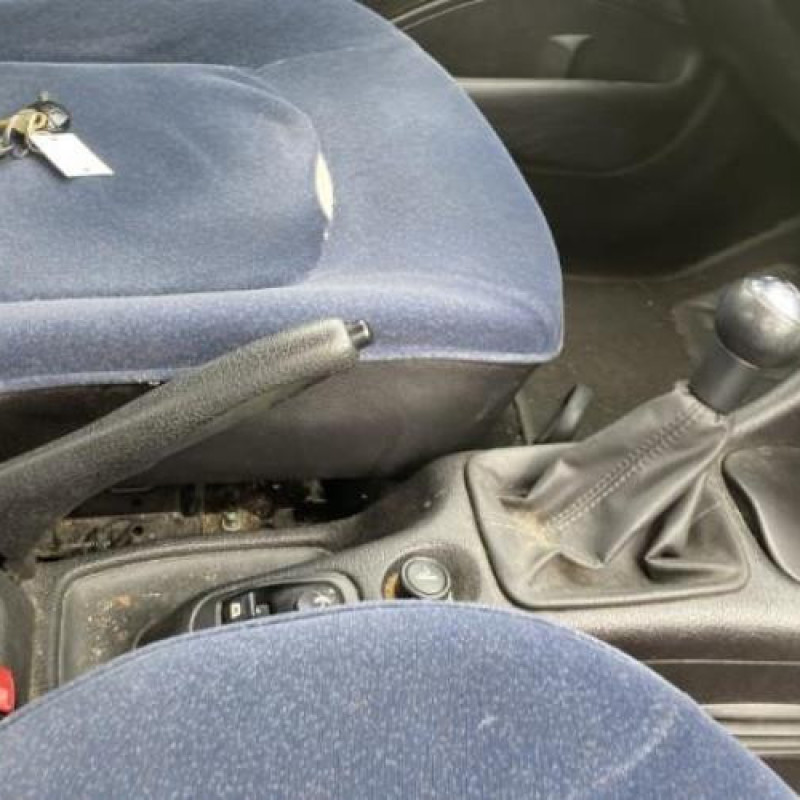 Moteur essuie glace arriere PEUGEOT 206 Photo n°17