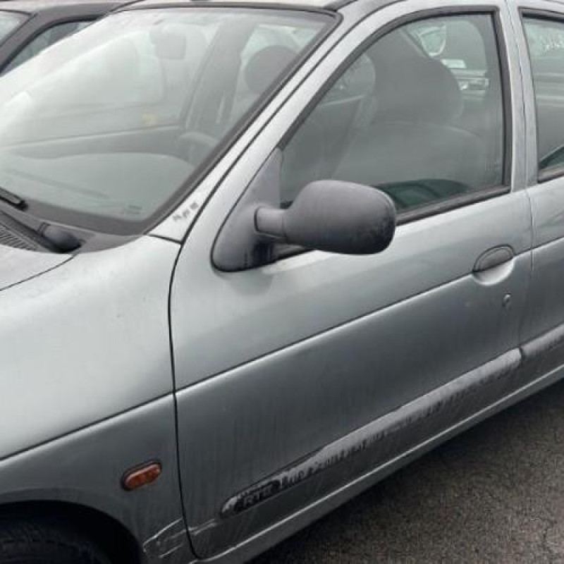 Serrure arriere gauche RENAULT MEGANE 1 Photo n°8
