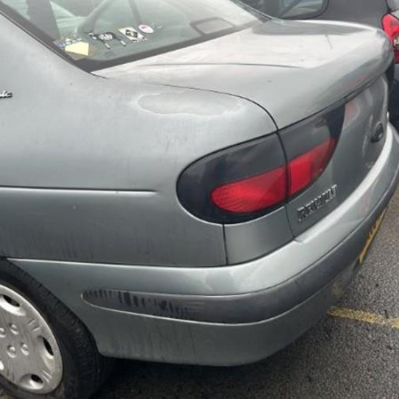 Serrure arriere gauche RENAULT MEGANE 1 Photo n°10