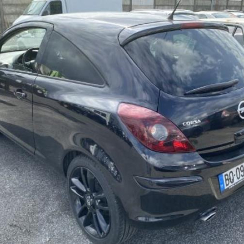 Feu arriere principal droit (feux) OPEL CORSA D Photo n°8