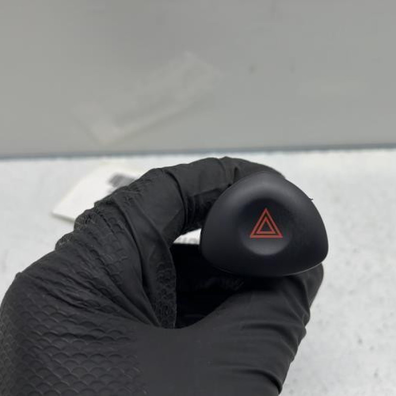 Bouton de warning RENAULT CLIO 2 CAMPUS Photo n°1