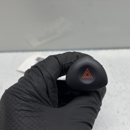 Bouton de warning RENAULT CLIO 2 CAMPUS Photo n°1