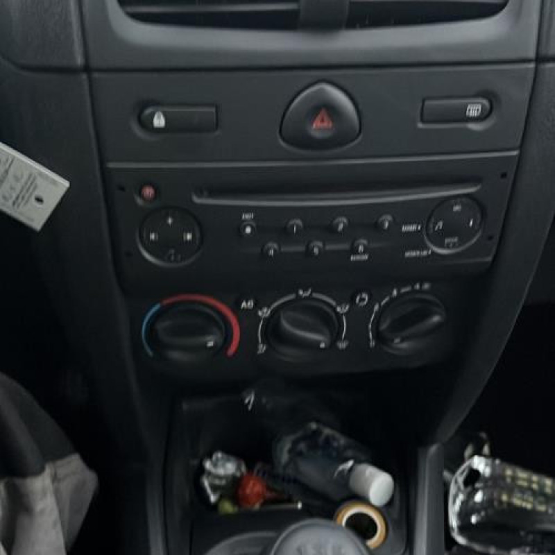 Bouton de warning RENAULT CLIO 2 CAMPUS Photo n°12