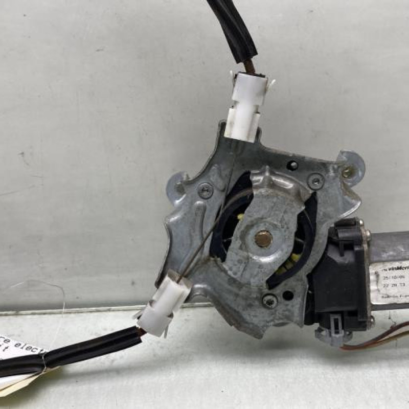 Leve vitre electrique avant droit RENAULT CLIO 2 Photo n°4