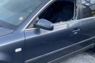 Serrure avant droit VOLKSWAGEN PASSAT 4