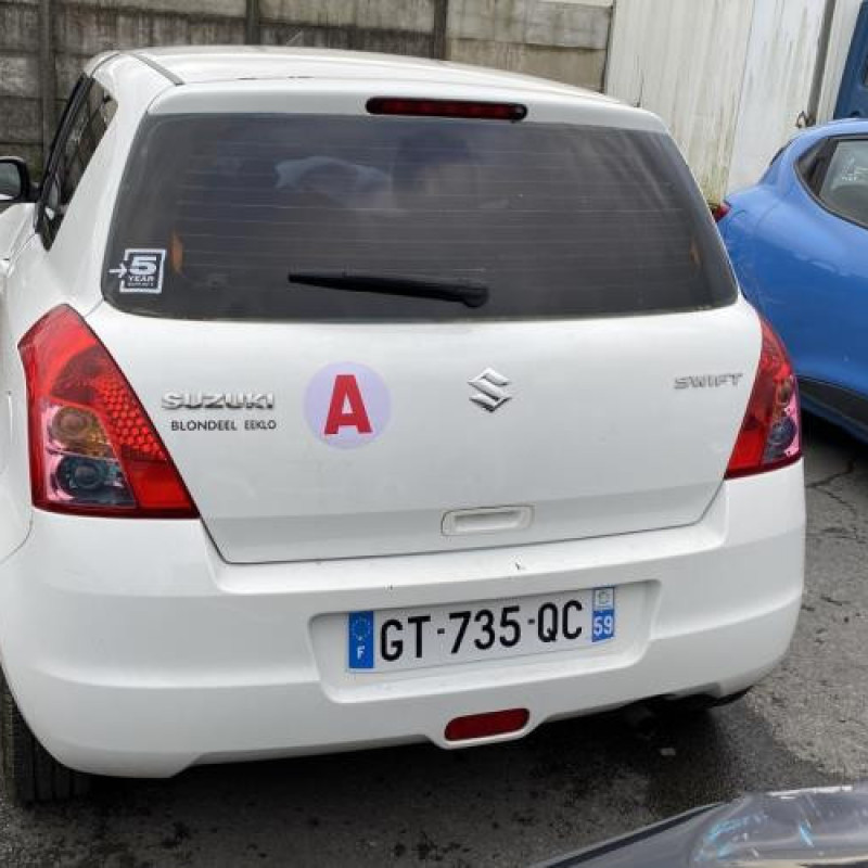 Boite a gants SUZUKI SWIFT 3 Photo n°8