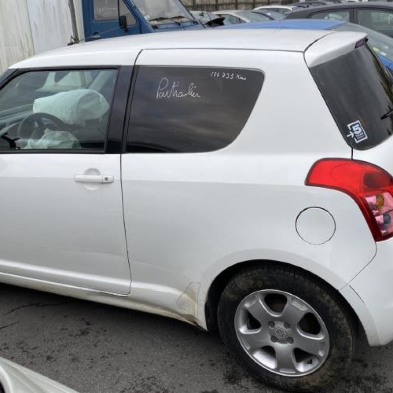 Boite a gants SUZUKI SWIFT 3 Photo n°9