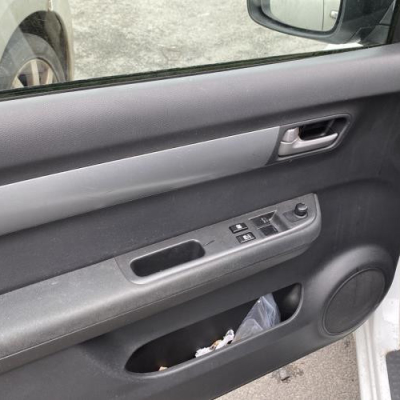 Boite a gants SUZUKI SWIFT 3 Photo n°12