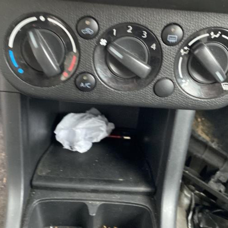 Boite a gants SUZUKI SWIFT 3 Photo n°17