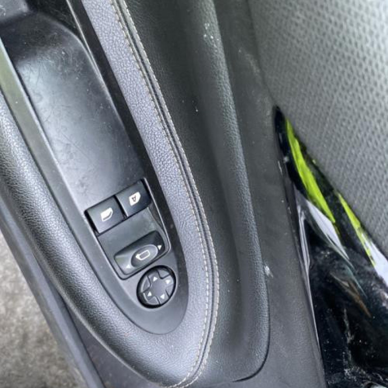 Attache ceinture arriere droit CITROEN DS3 Photo n°13