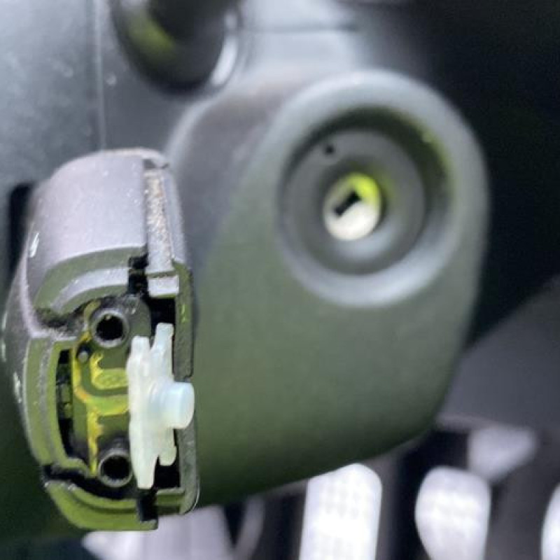 Attache ceinture arriere droit CITROEN DS3 Photo n°20