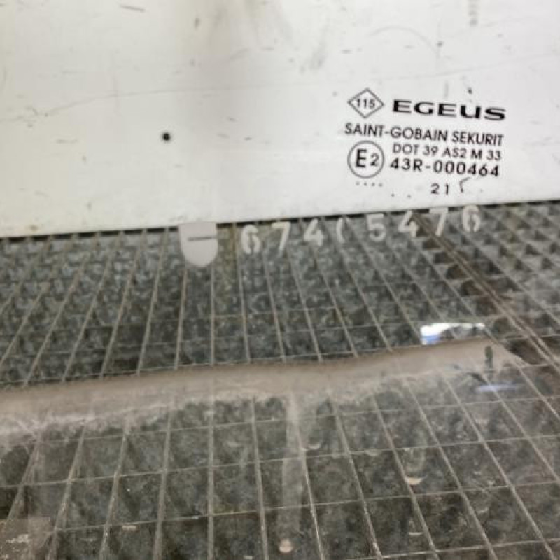 Vitre avant gauche RENAULT TRAFIC 3 COURT Photo n°3