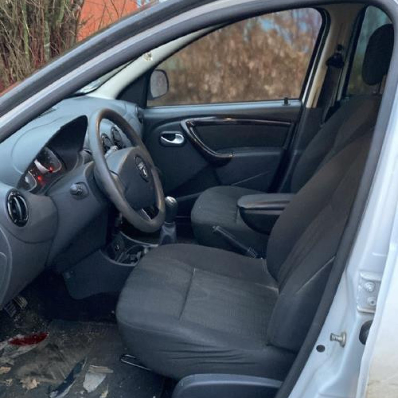 Vitre arriere droit DACIA DUSTER 1 Photo n°7