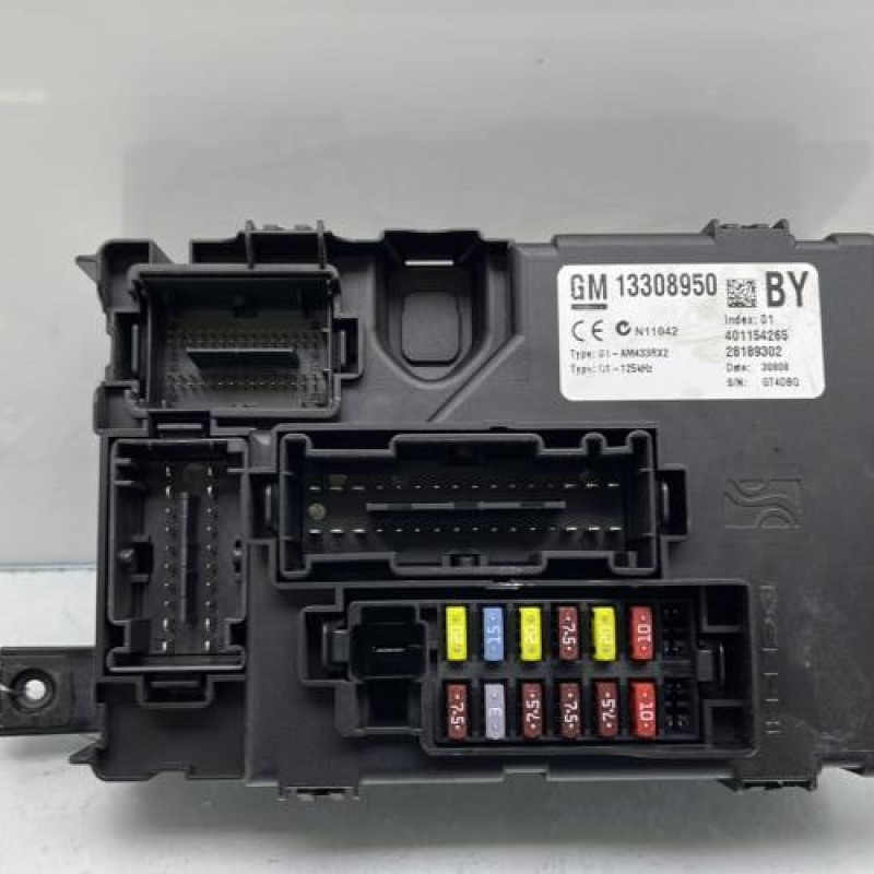 Porte fusible OPEL CORSA D Photo n°1