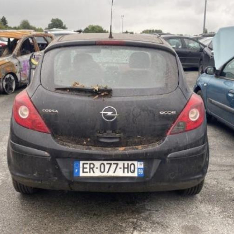 Porte fusible OPEL CORSA D Photo n°8