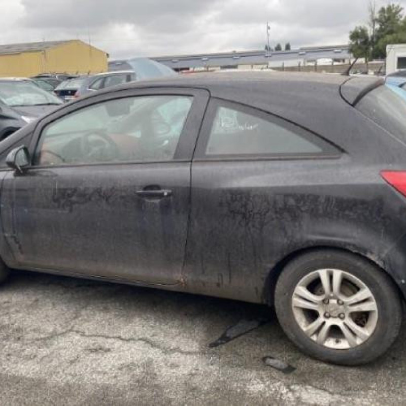 Porte fusible OPEL CORSA D Photo n°9