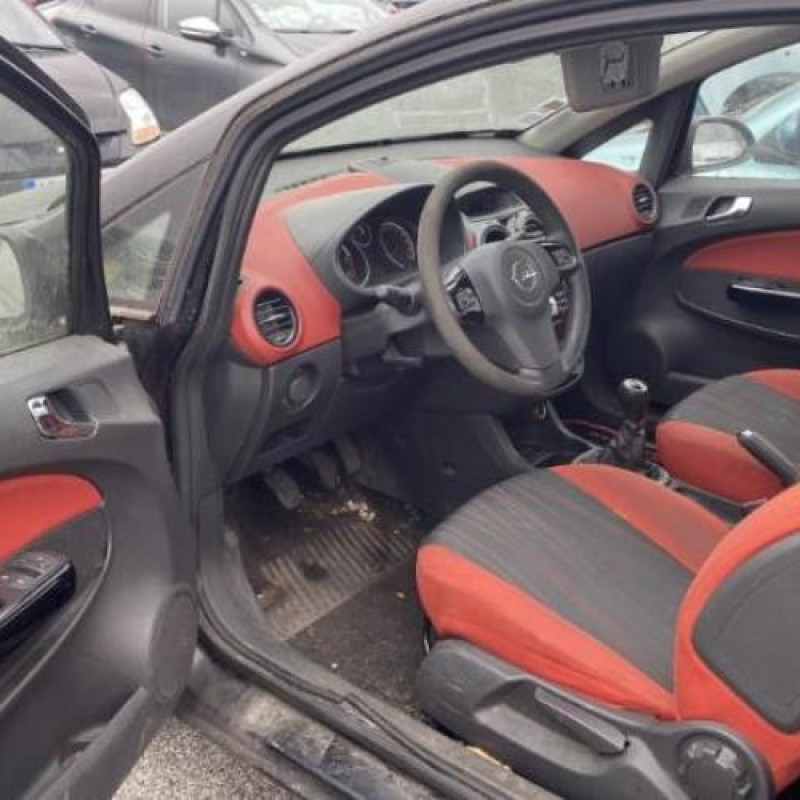 Porte fusible OPEL CORSA D Photo n°12