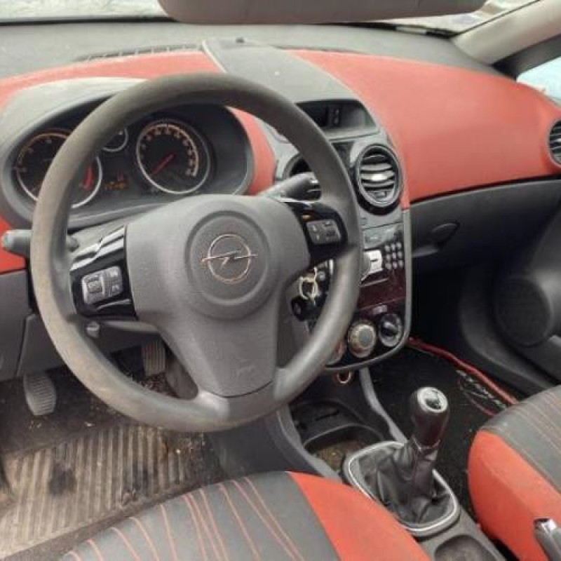Porte fusible OPEL CORSA D Photo n°14