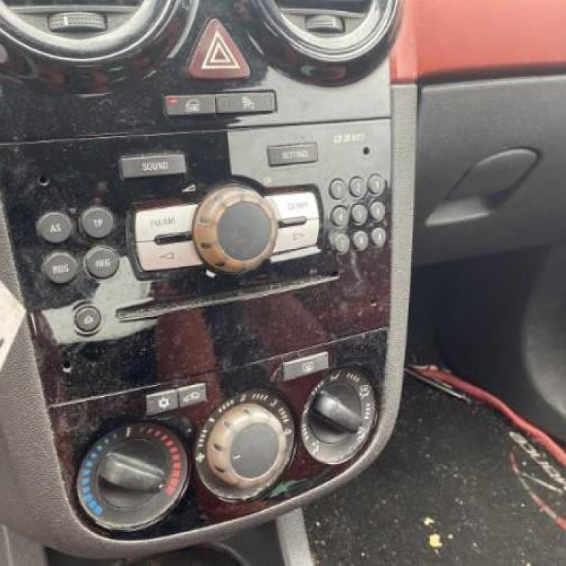 Porte fusible OPEL CORSA D Photo n°17