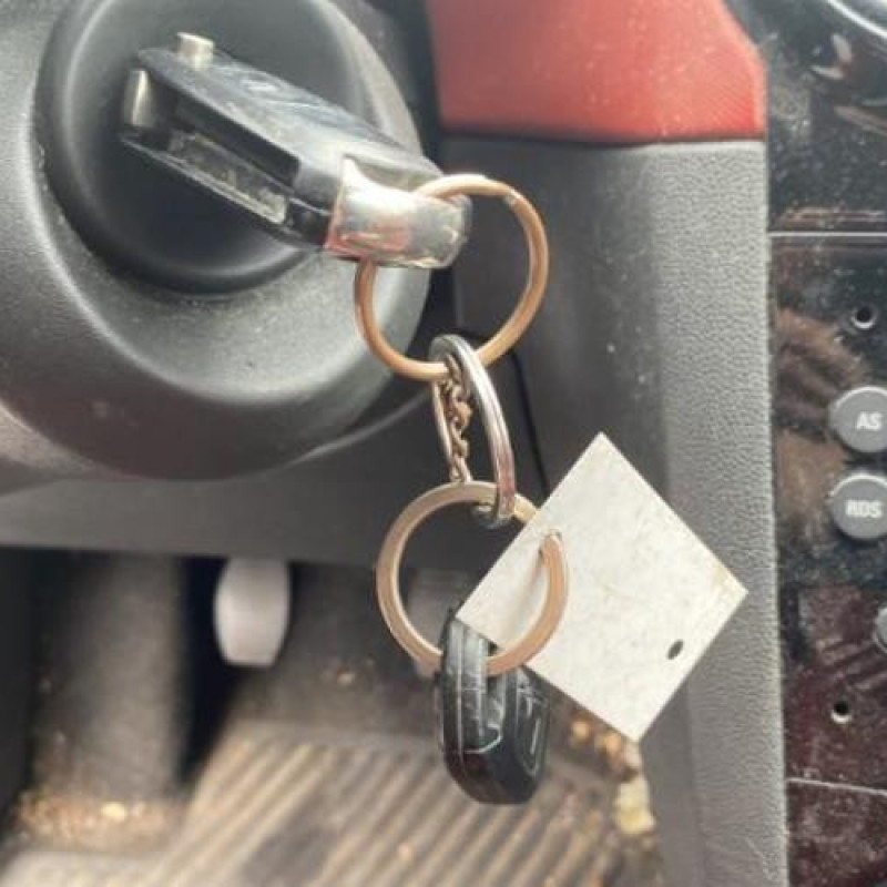 Porte fusible OPEL CORSA D Photo n°19
