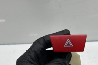 Bouton de warning PEUGEOT 107 Photo n°1