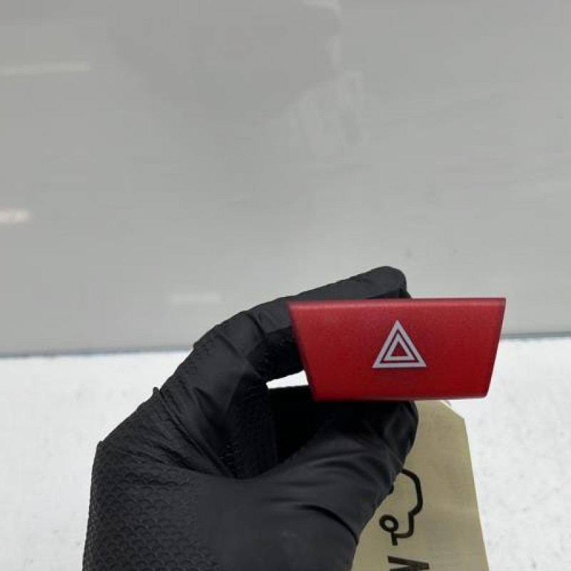 Bouton de warning PEUGEOT 107 Photo n°1