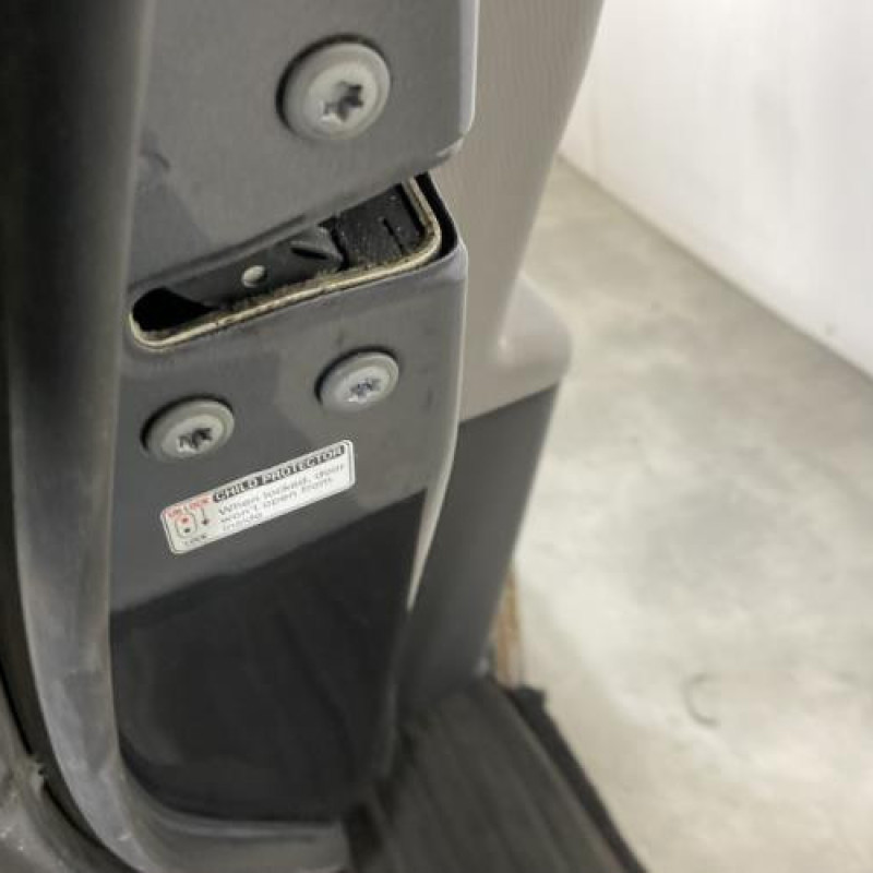 Porte arriere gauche TOYOTA YARIS 2 Photo n°5