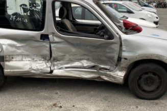 Calandre PEUGEOT PARTNER 1