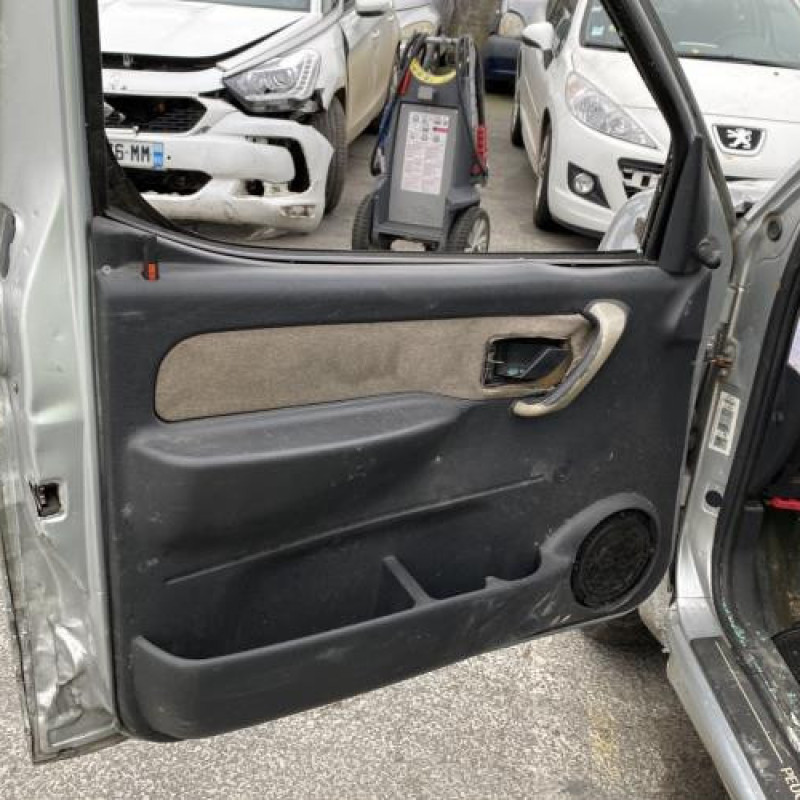 Calandre PEUGEOT PARTNER 1 Photo n°13