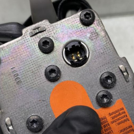Pretensionneur de ceinture avant gauche TOYOTA YARIS 2