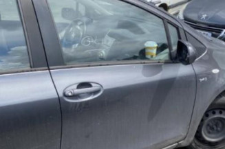 Pretensionneur de ceinture avant gauche TOYOTA YARIS 2